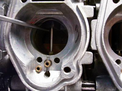 ZXR250 Carbs inside close up