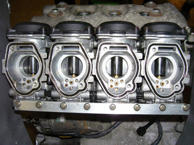 ZXR 250 carbs mounted on the engine